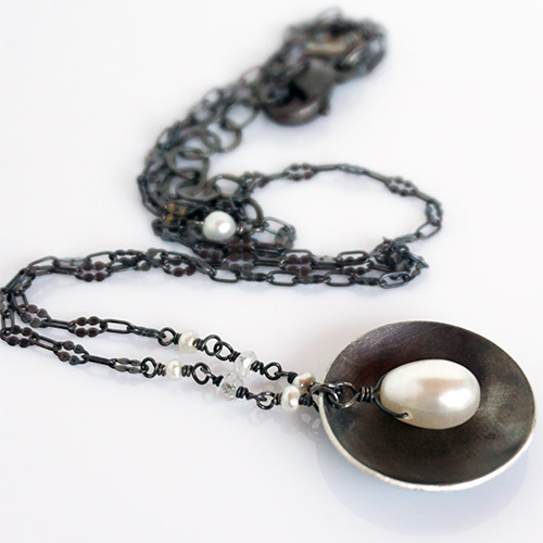 Calliope Necklace Pearl on a Silver Disc JN2459